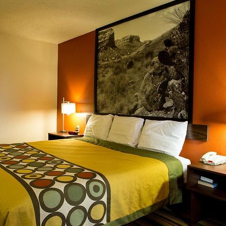 Super 8 By Wyndham Woodward Otel Dış mekan fotoğraf