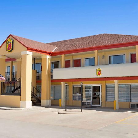 Super 8 By Wyndham Woodward Otel Dış mekan fotoğraf