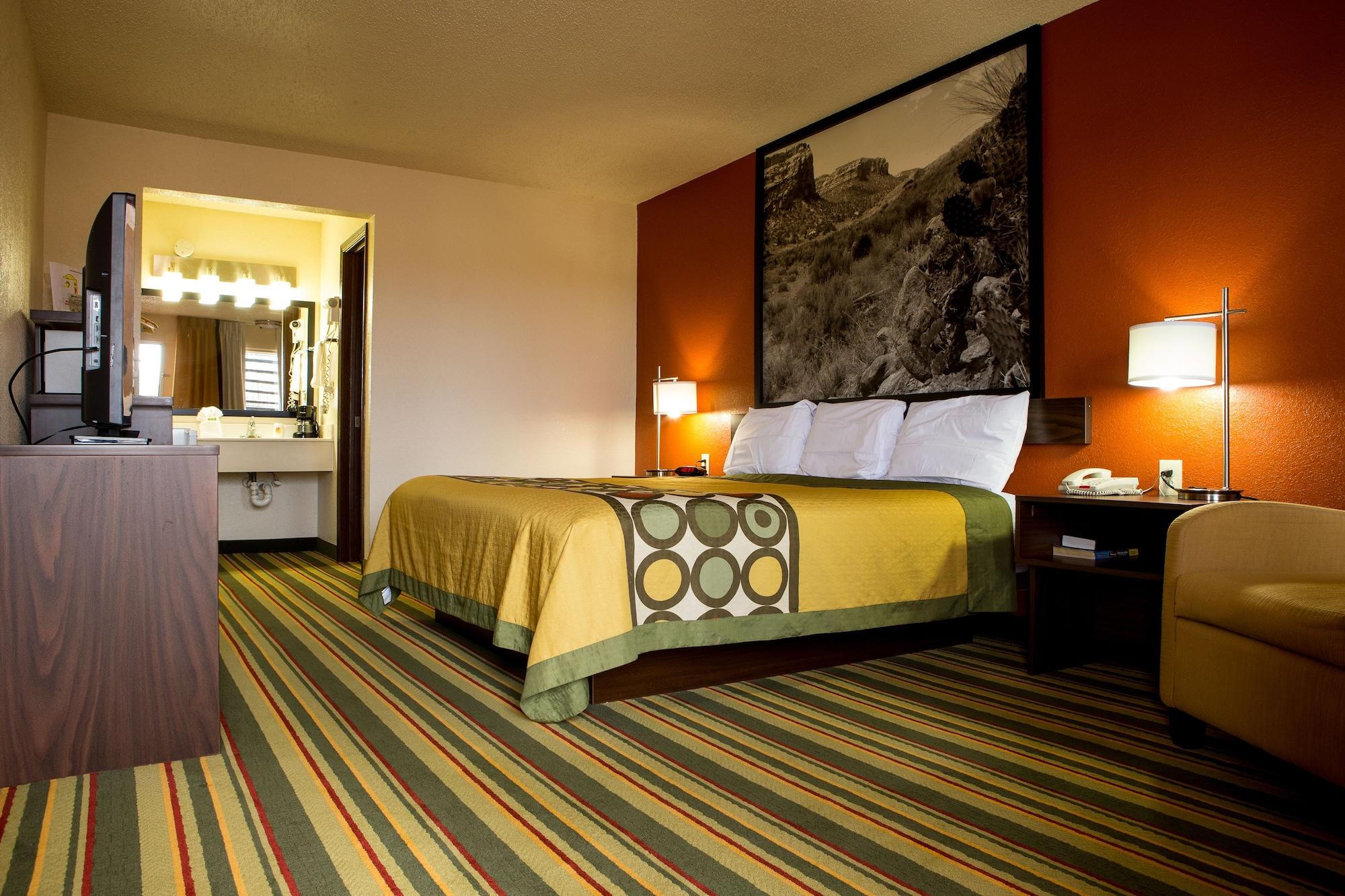 Super 8 By Wyndham Woodward Otel Dış mekan fotoğraf
