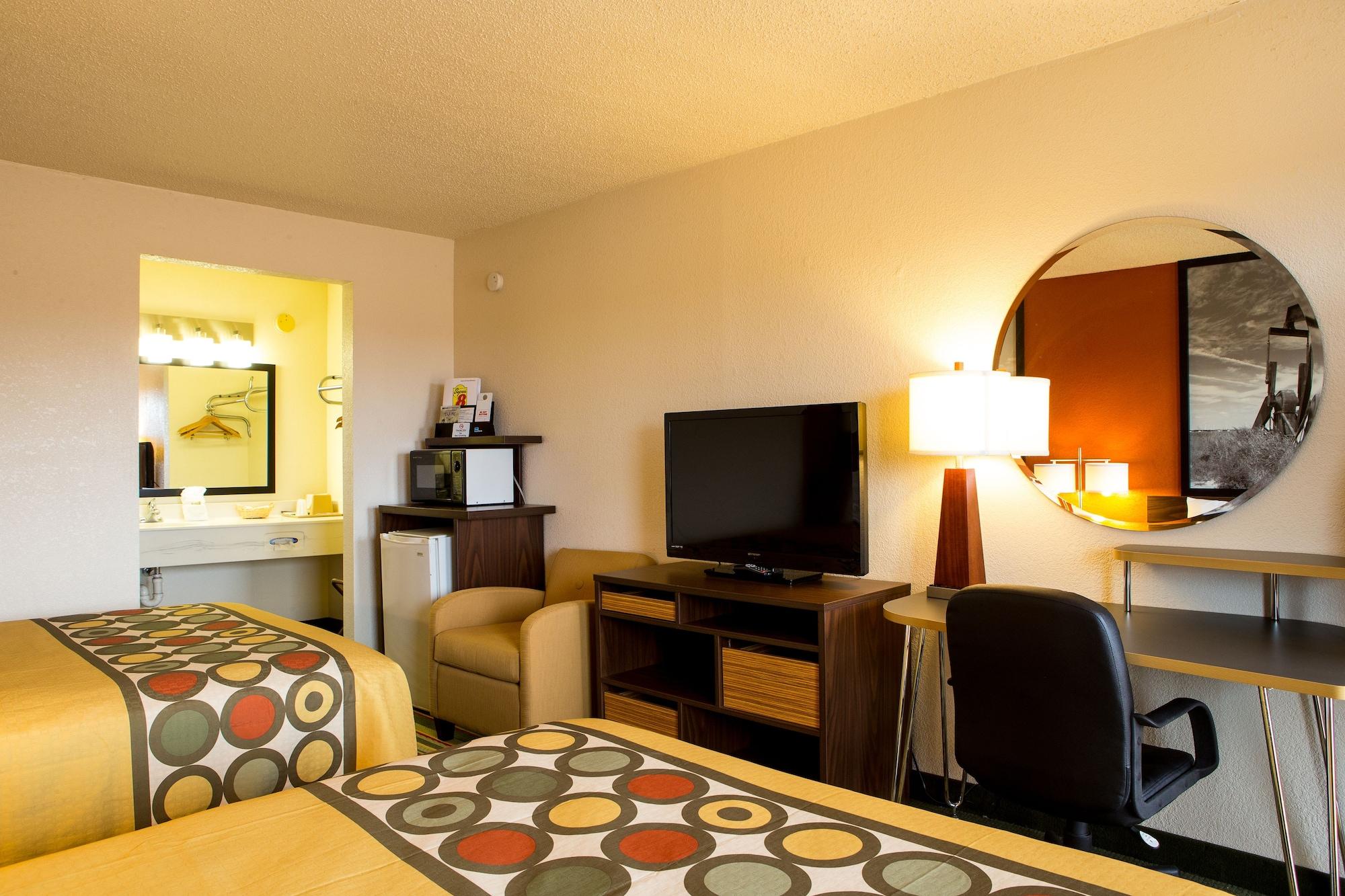 Super 8 By Wyndham Woodward Otel Dış mekan fotoğraf