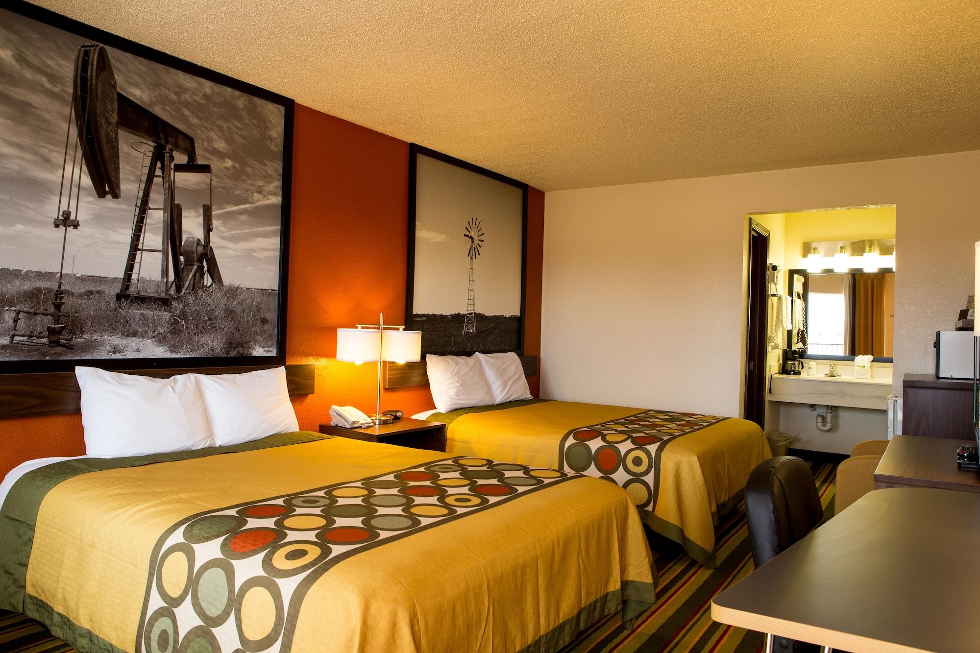Super 8 By Wyndham Woodward Otel Dış mekan fotoğraf