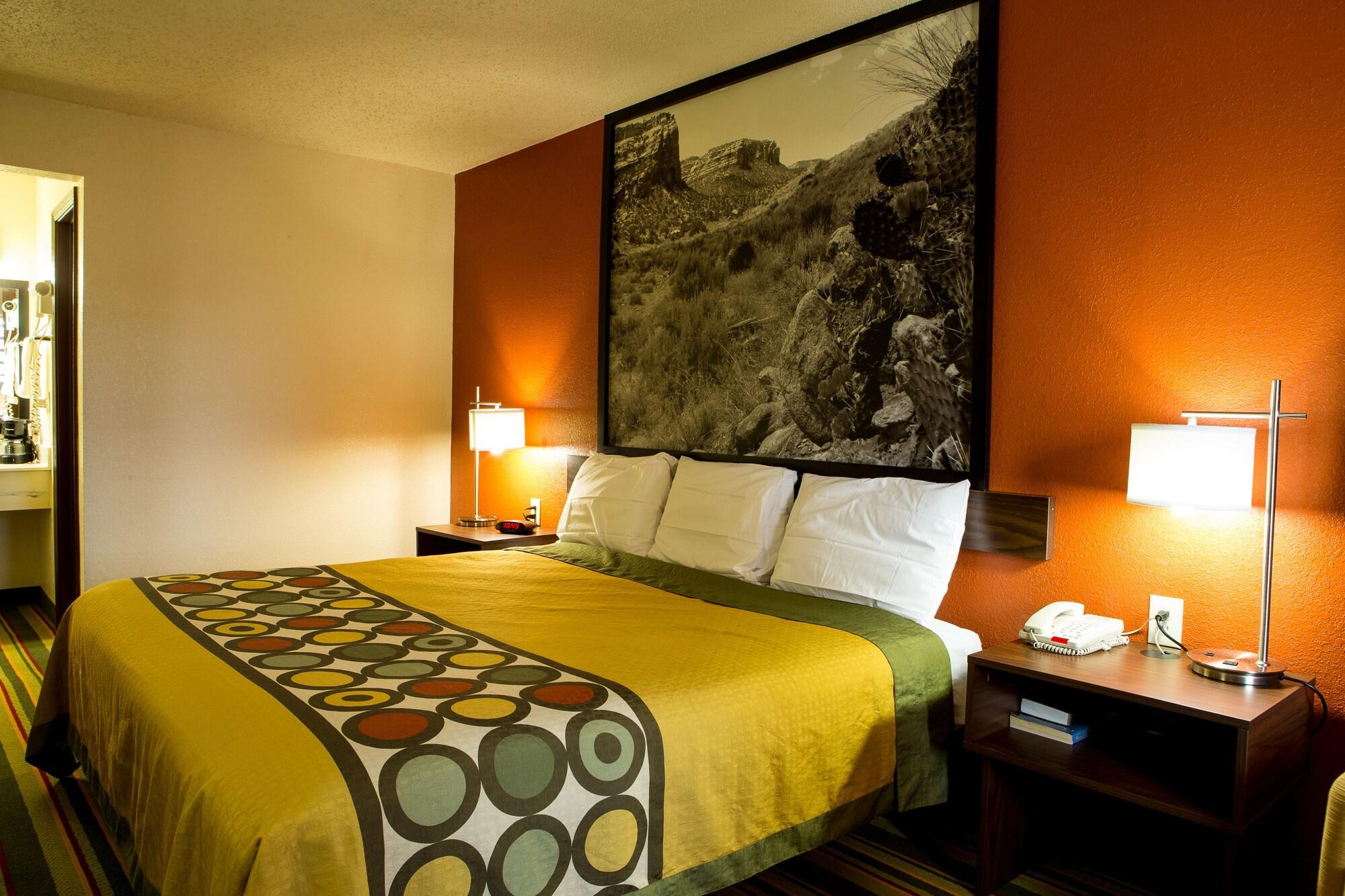 Super 8 By Wyndham Woodward Otel Dış mekan fotoğraf