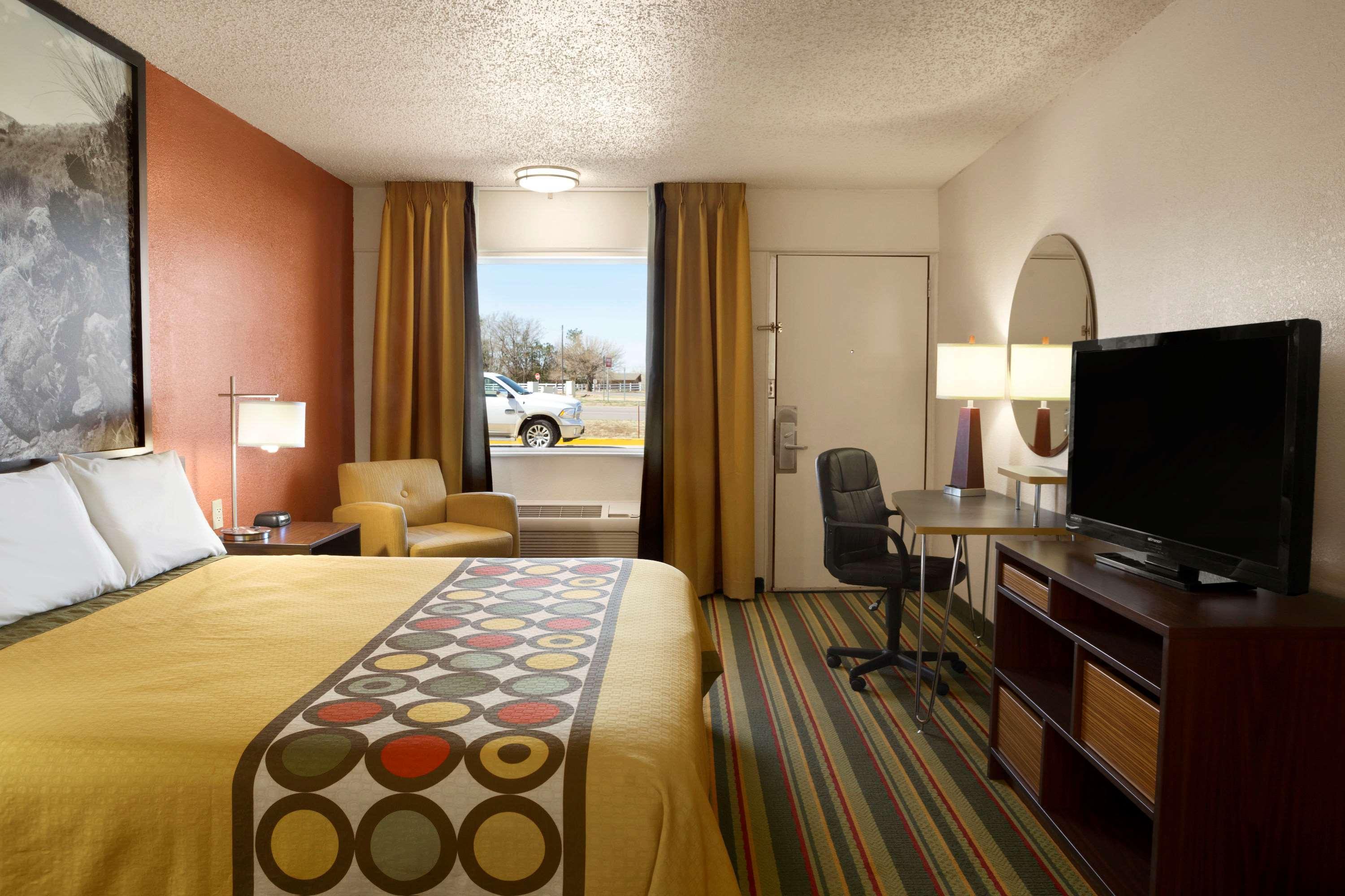 Super 8 By Wyndham Woodward Otel Dış mekan fotoğraf