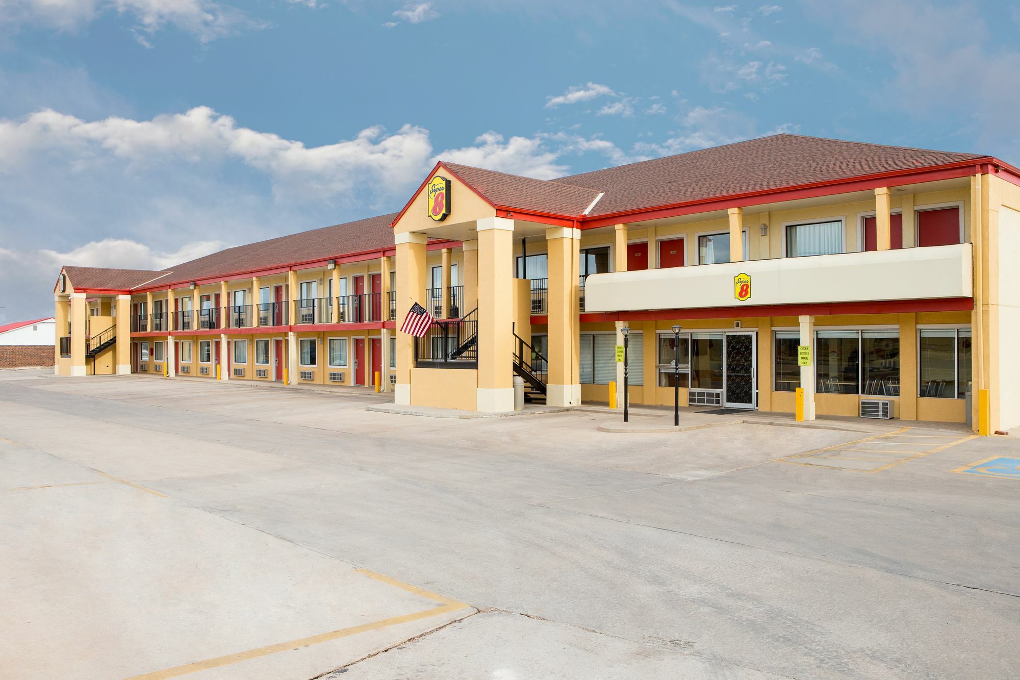 Super 8 By Wyndham Woodward Otel Dış mekan fotoğraf
